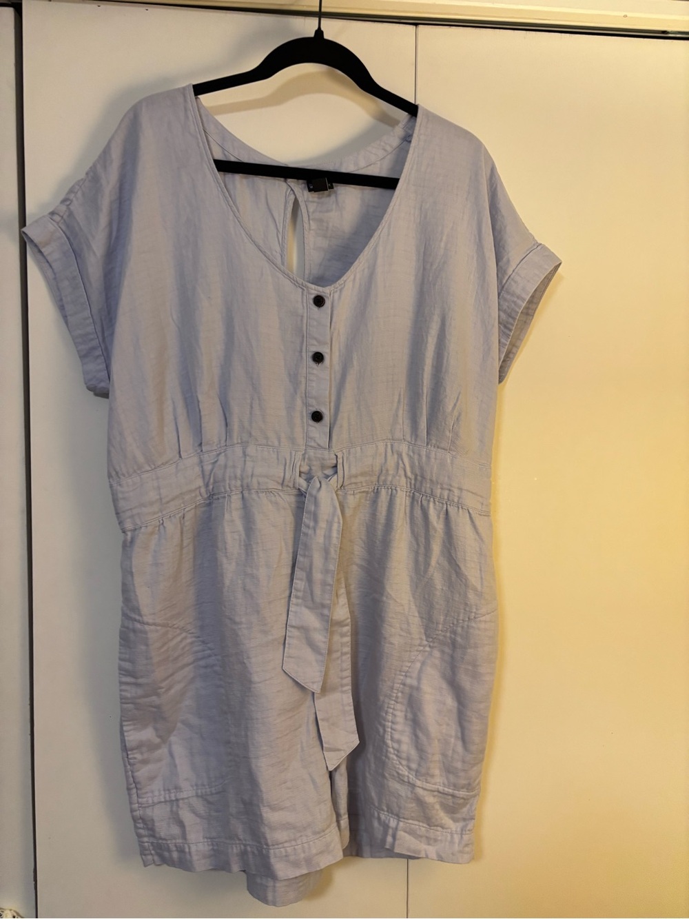 Casual Short Sleeve Tie-Waist Romper in Light Gray